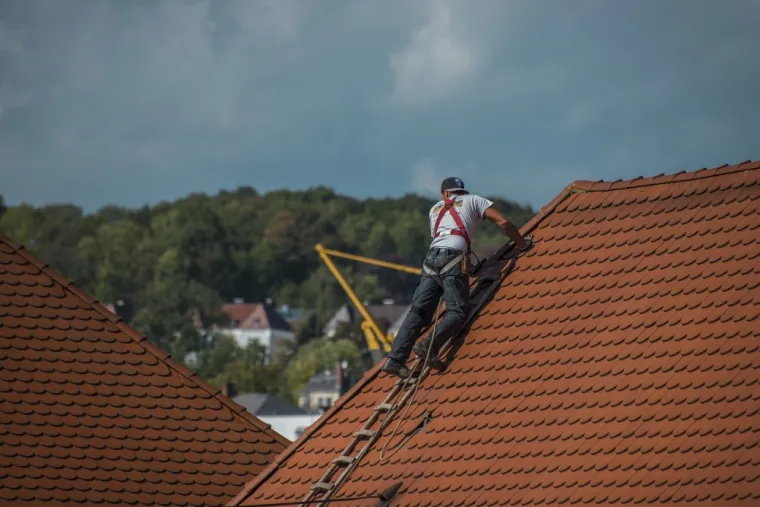Travaux de remplacement de toiture de maison en tuiles terre cuite, Valenciennes, NJ Service