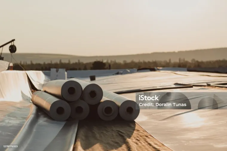 Couvreur pour étanchéité de toit avec membrane EPDM à Nancy, Valenciennes, NJ Service